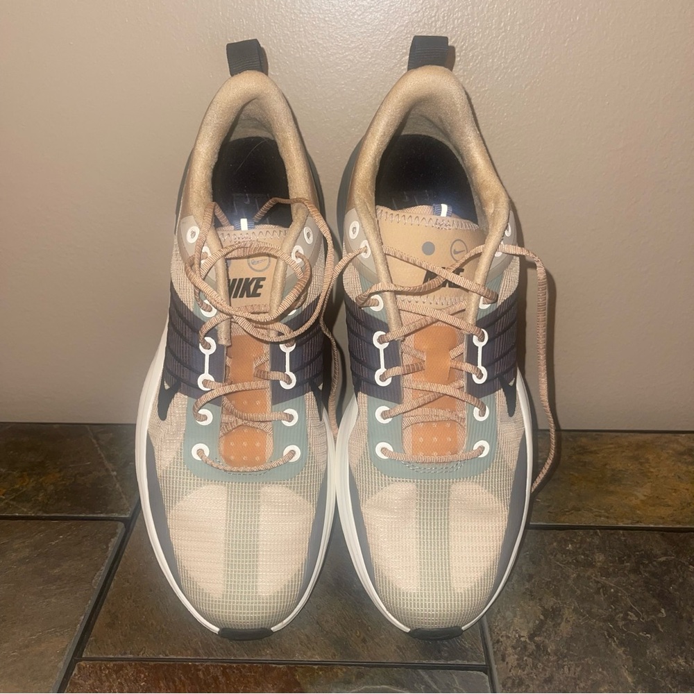 SOLD ON CROSSPOST Nike Lunar Roam Sneakers in Beige and Black - Picture 3 of 5
